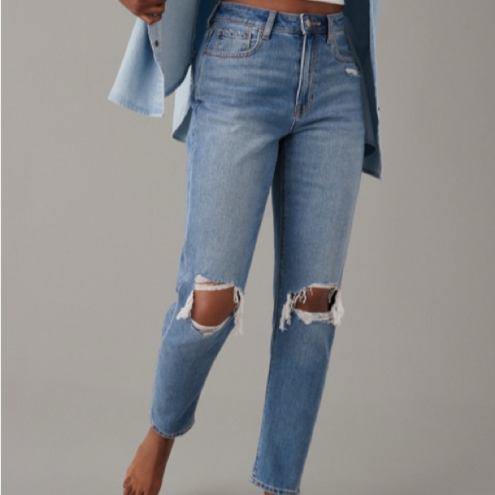 American Eagle Women’s Ripped Mom Jeans